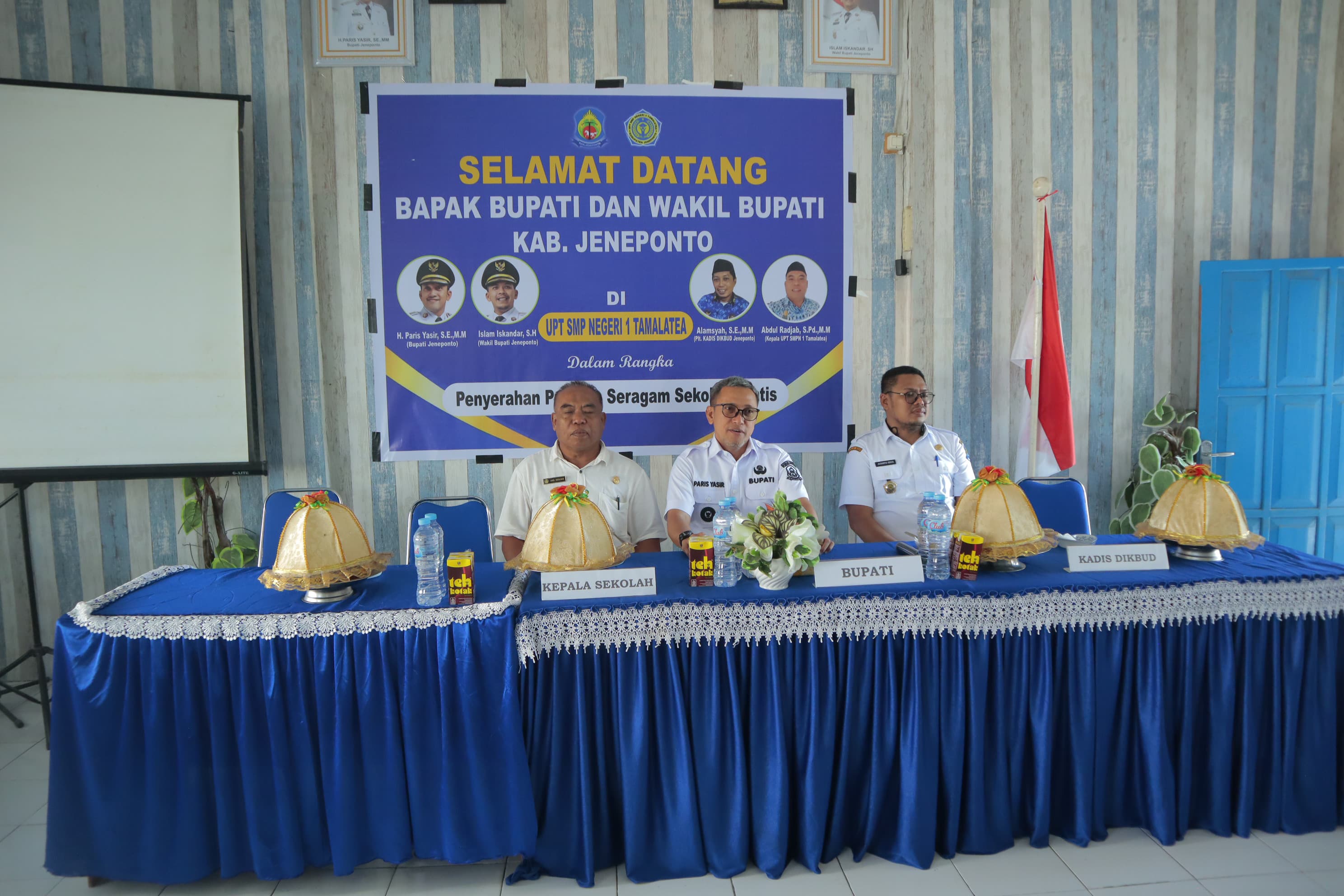 Serahkan Bantuan Seragam Sekolah, Bupati Jeneponto Dorong Pengkatan Pendidikan Berkualitas