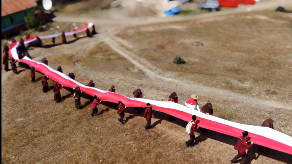 HUT RI ke-80 Tahun 2025, MTsN 1 Jeneponto Gelar Kirab Bendera Merah Putih 80 Meter