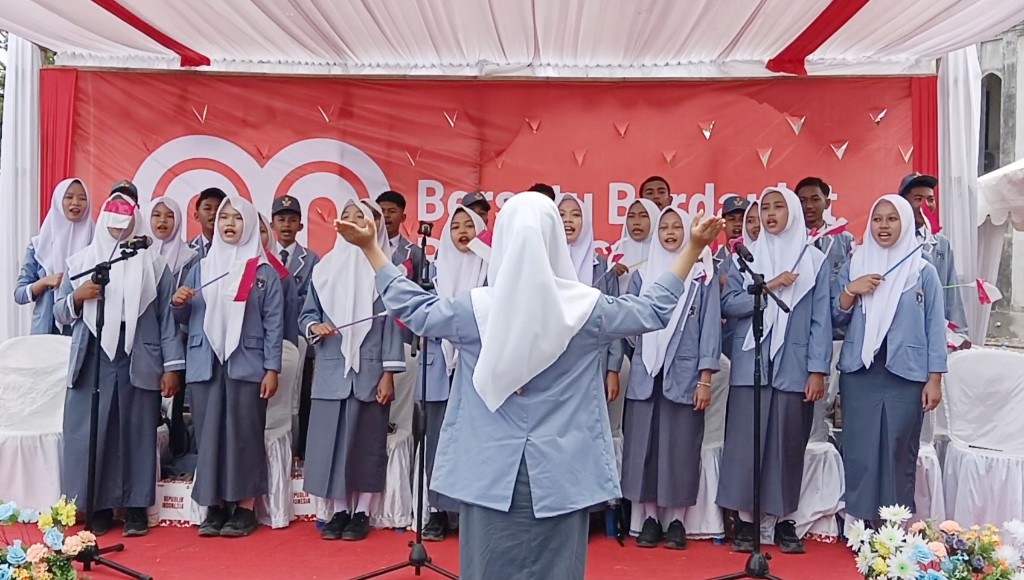 Paduan Suara Siswa SMA Negeri 1 Meriahkan Upacara HUT RI Ke-80 di Jeneponto