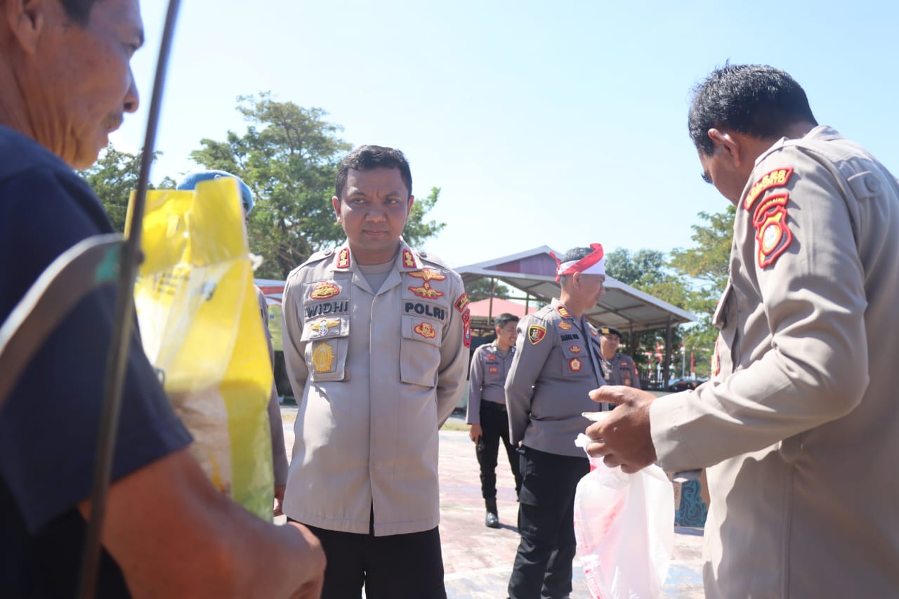 Momentum HUT RI Ke-80, Kapolres Jeneponto Merdeka Bersama Tukang Becak