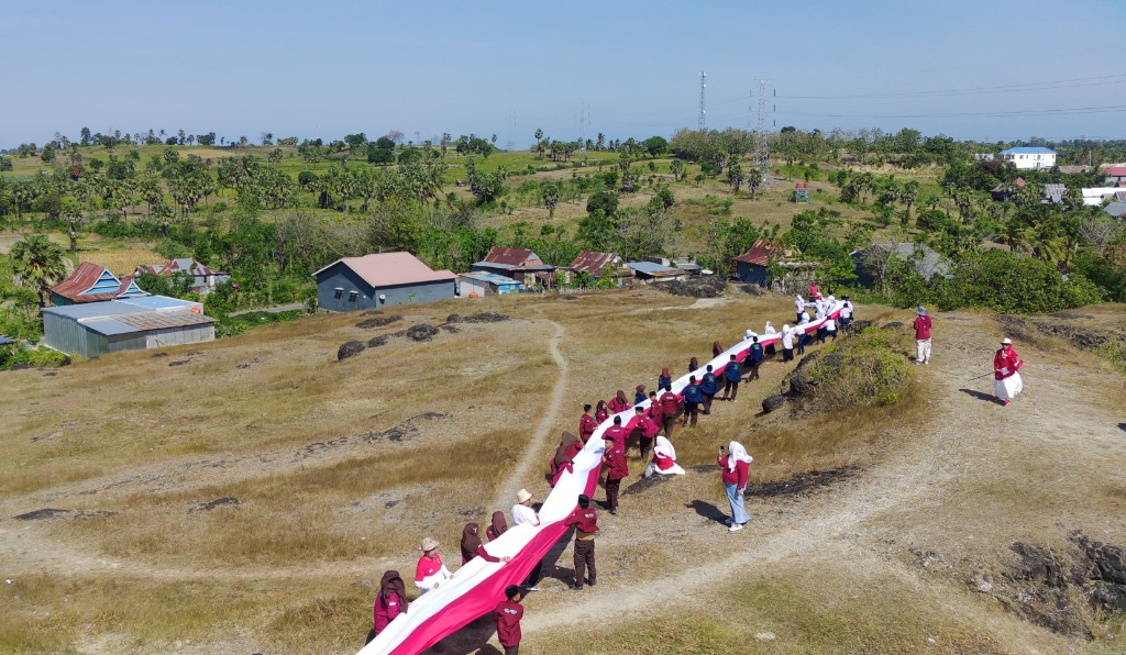 HUT RI ke-80 Tahun 2025, MTsN 1 Jeneponto Gelar Kirab Bendera Merah Putih 80 Meter
