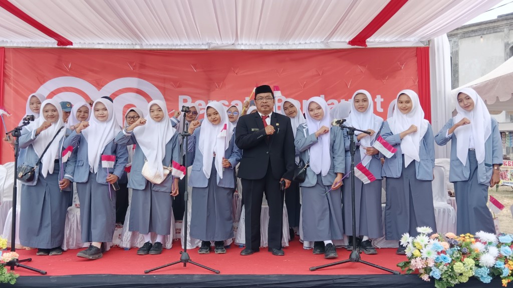Paduan Suara Siswa SMA Negeri 1 Meriahkan Upacara HUT RI Ke-80 di Jeneponto