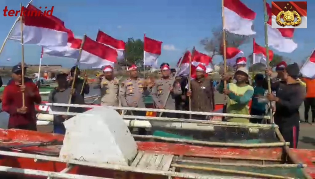 Meriahkan HUT RI Ke-80, Merah Putih Berkibar di Tengah Laut di Jeneponto