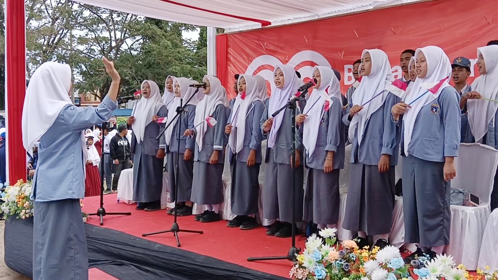 Paduan Suara Siswa SMA Negeri 1 Meriahkan Upacara HUT RI Ke-80 di Jeneponto