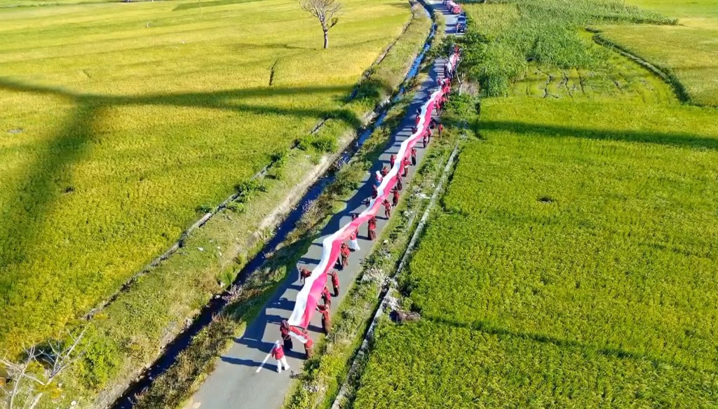 HUT RI ke-80 Tahun 2025, MTsN 1 Jeneponto Gelar Kirab Bendera Merah Putih 80 Meter