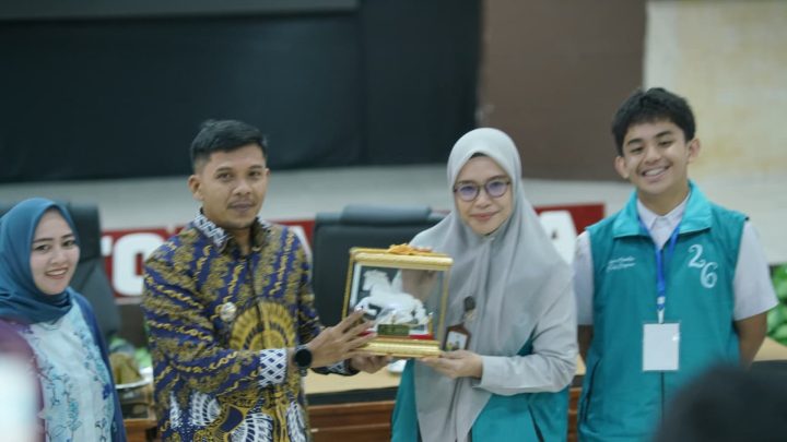 SMP Islam Athirah Makassar Gelar Silaturahmi dan Fieldtrip Sosial di Jeneponto SMP Islam
