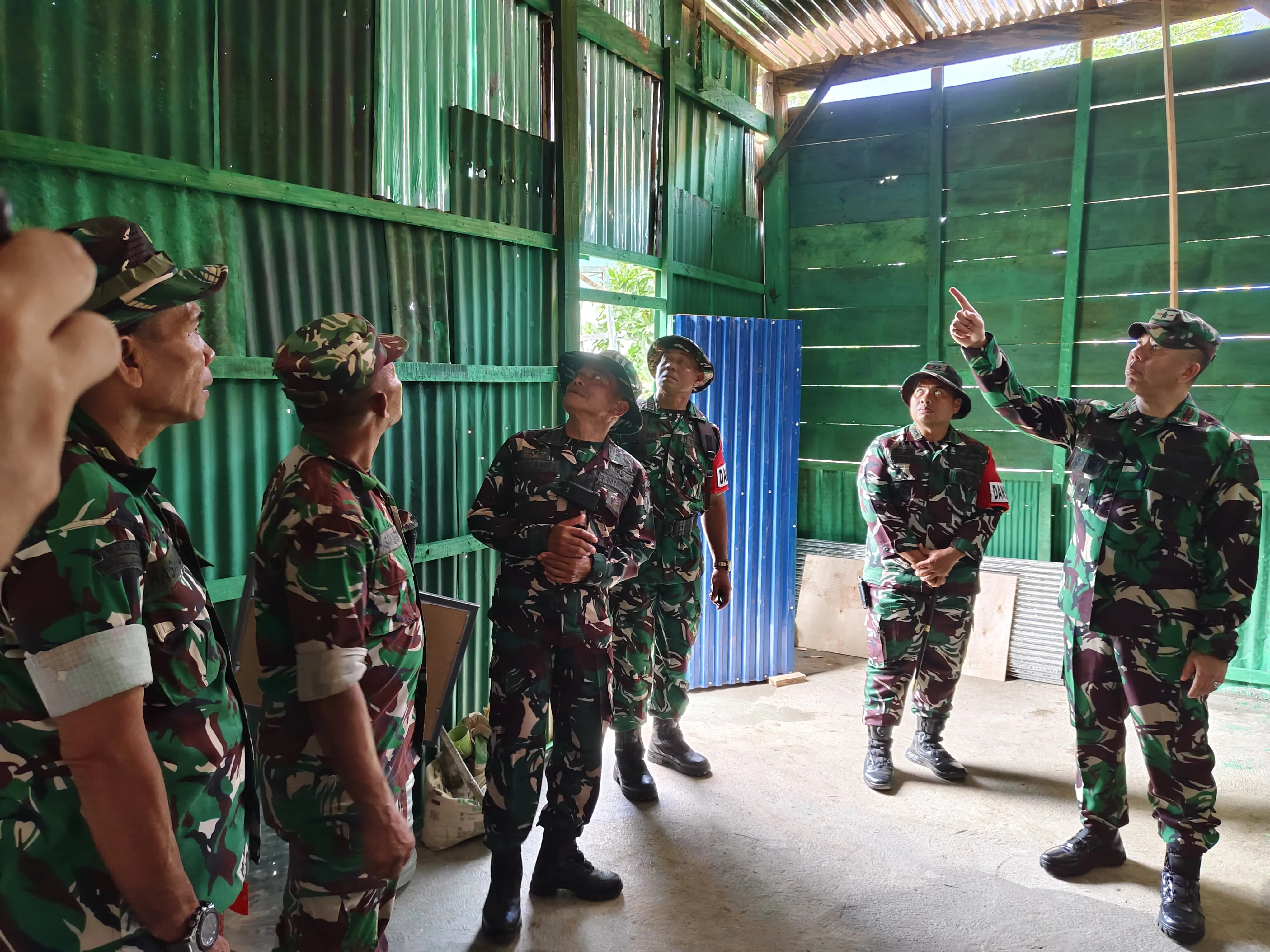 Pastikan Hasil Kerja Berkualitas, Danrem 141 Toddopuli Tinjau Langsung Pembangunan TMMD di Desa Arpal